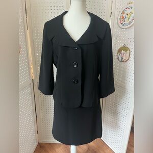 2 Piece Tahari Arthur S Levine Skirtsuit Size 16. Black.
